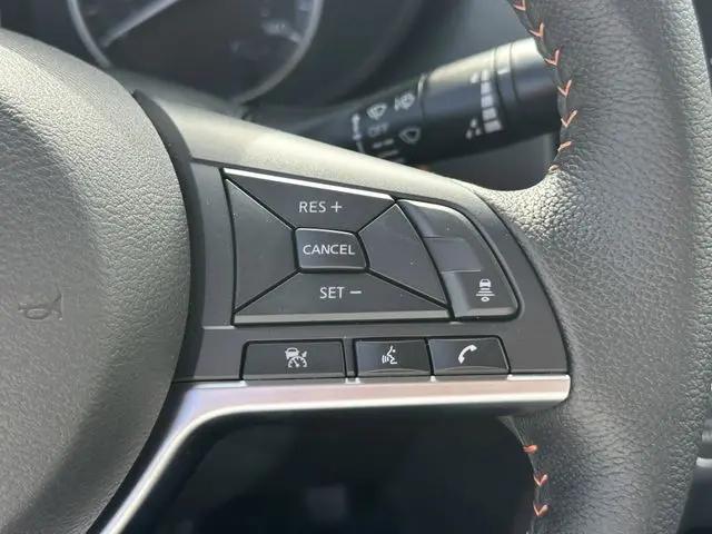2025 Nissan Versa 1.6 SR