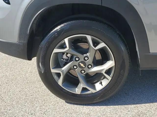 2025 Chevrolet Trax FWD LT