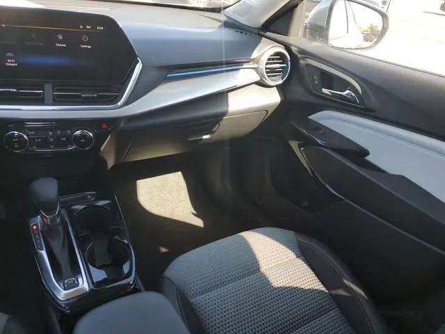 2025 Chevrolet Trax FWD LT