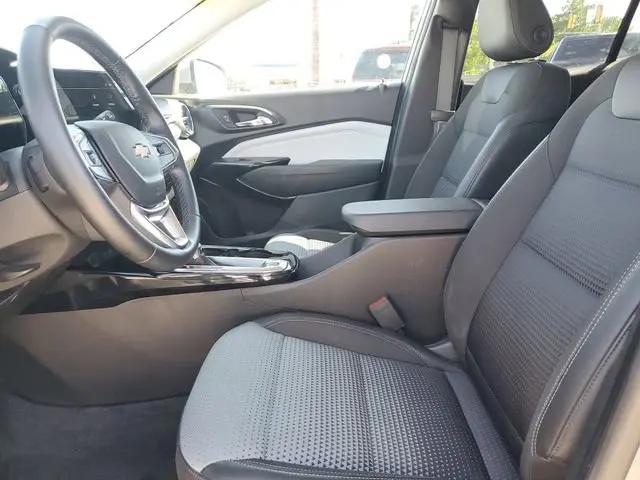 2025 Chevrolet Trax FWD LT