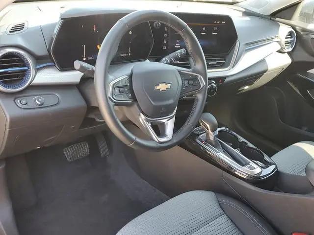 2025 Chevrolet Trax FWD LT