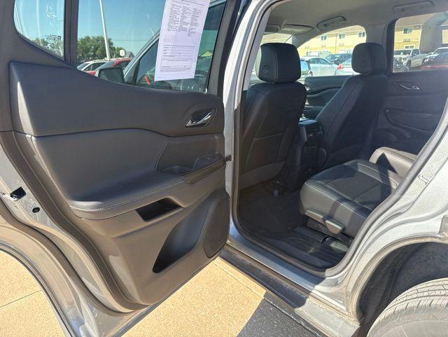 2023 GMC Acadia AWD SLT