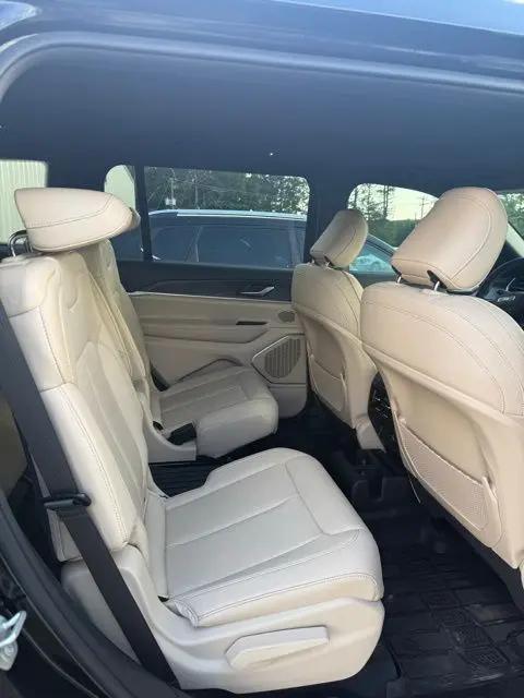 2023 Jeep Grand Cherokee L Limited 4x2