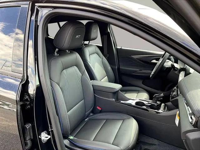 2026 Buick NV Sport Touring FWD