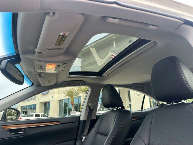 2015 Lexus ES 300h Base
