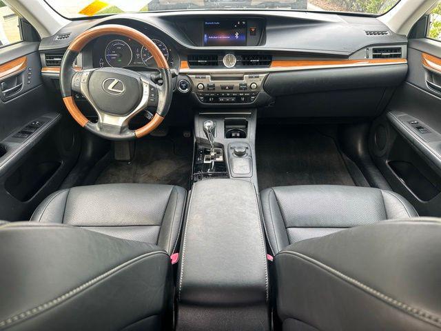 2015 Lexus ES 300h Base