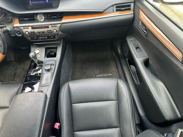 2015 Lexus ES 300h Base