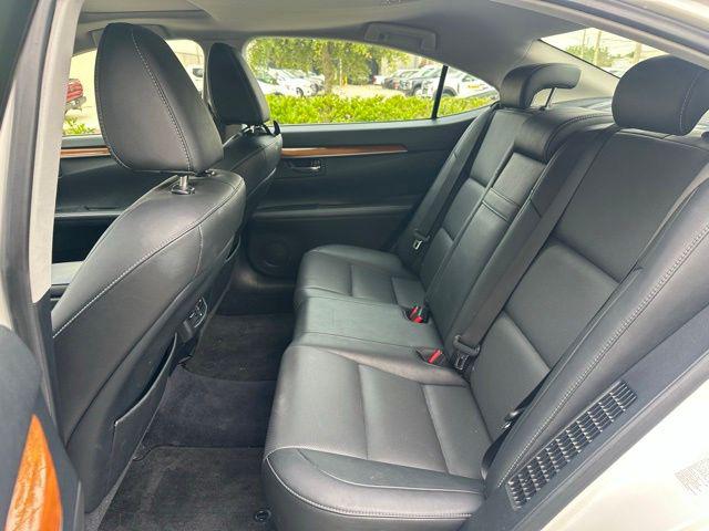 2015 Lexus ES 300h Base