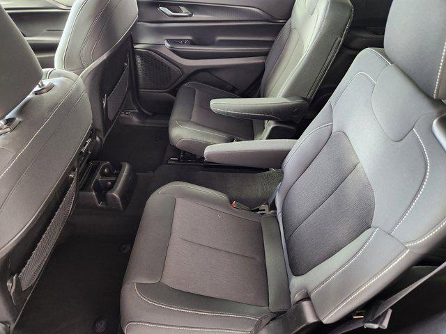 2023 Jeep Grand Cherokee L Laredo 4x4