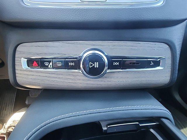 2024 Volvo XC90 B6 Ultimate Bright Theme 7-Seater