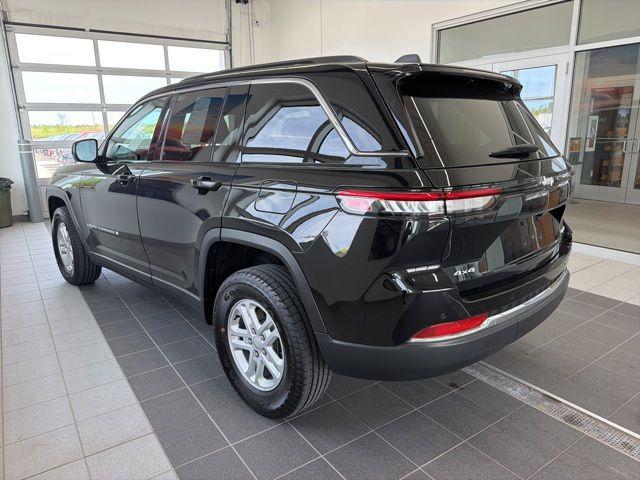 2024 Jeep Grand Cherokee Laredo 4x4