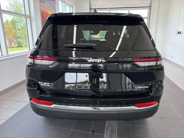 2024 Jeep Grand Cherokee Laredo 4x4