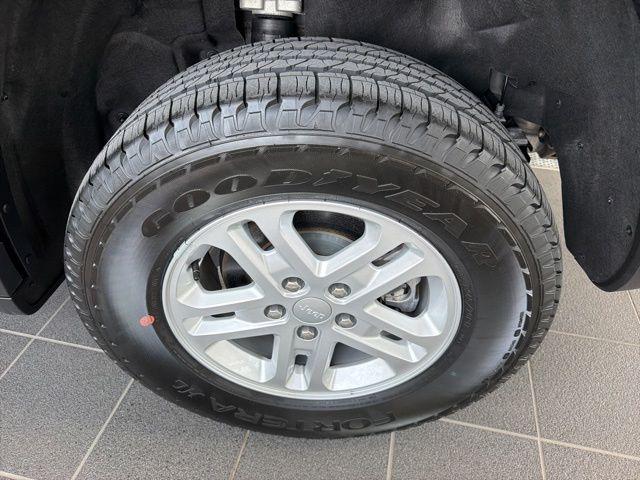2024 Jeep Grand Cherokee Laredo 4x4