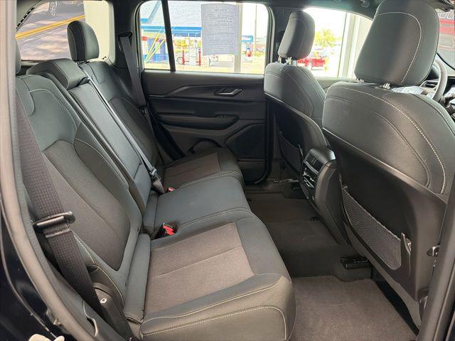 2024 Jeep Grand Cherokee Laredo 4x4