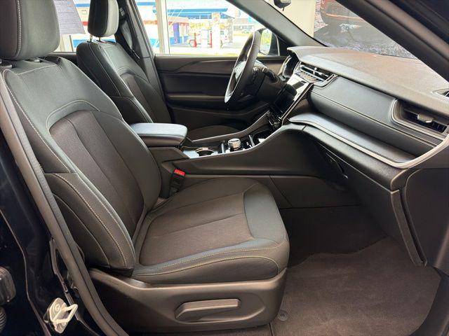 2024 Jeep Grand Cherokee Laredo 4x4