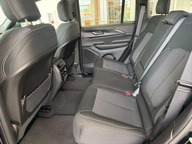 2024 Jeep Grand Cherokee Laredo 4x4