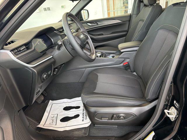 2024 Jeep Grand Cherokee Laredo 4x4