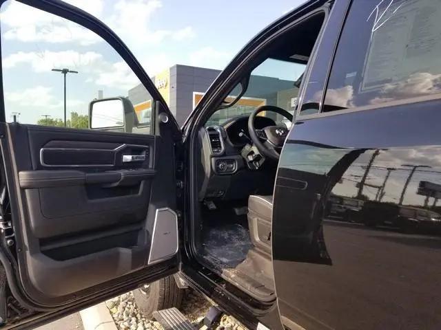 2026 Ram 3500 Laramie Mega Cab 4x4 64 Box