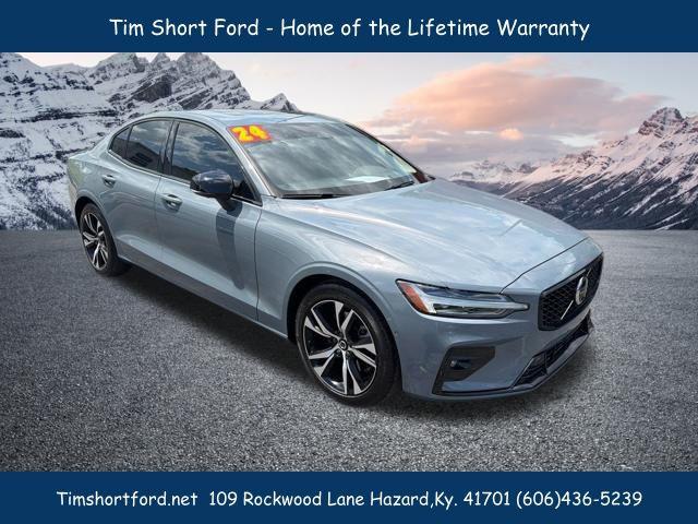 2024 Volvo S60 B5 Plus Dark Theme