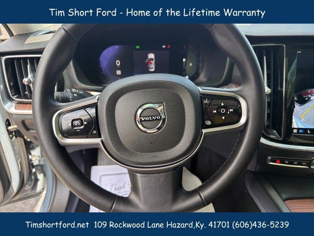 2024 Volvo S60 B5 Plus Dark Theme