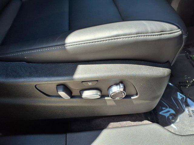 2023 Cadillac XT4 FWD Premium Luxury
