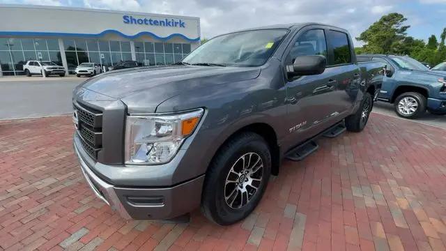 2023 Nissan Titan Crew Cab SV 4x2