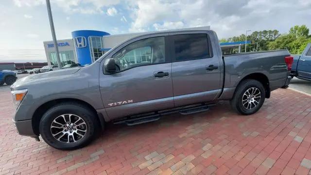 2023 Nissan Titan Crew Cab SV 4x2