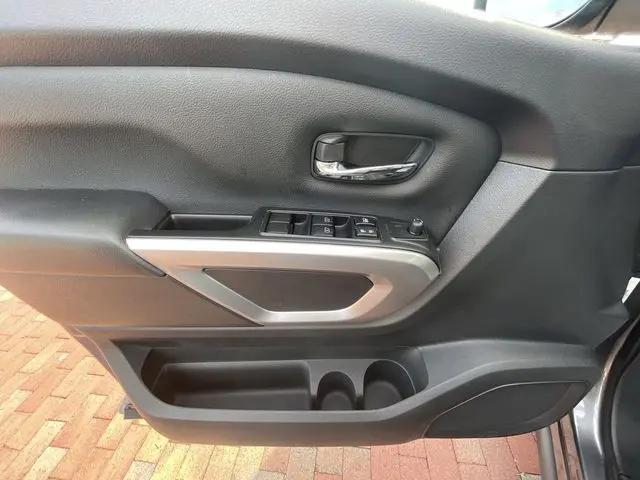2023 Nissan Titan Crew Cab SV 4x2