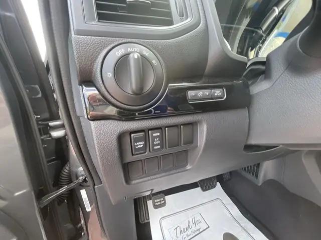 2023 Nissan Titan Crew Cab SV 4x2