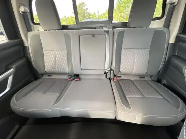 2023 Nissan Titan Crew Cab SV 4x2