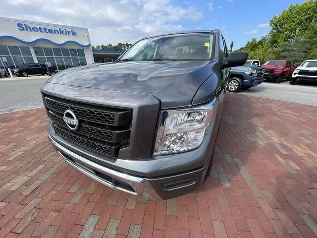 2023 Nissan Titan Crew Cab SV 4x2