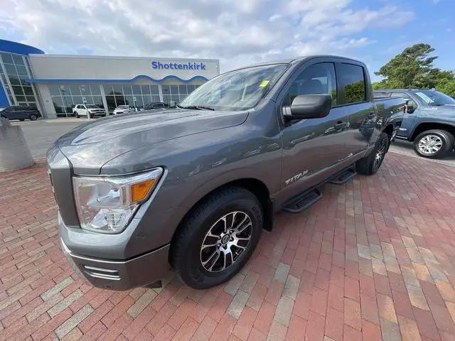 2023 Nissan Titan Crew Cab SV 4x2