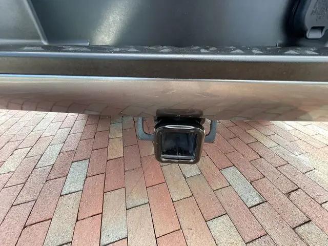 2023 Nissan Titan Crew Cab SV 4x2