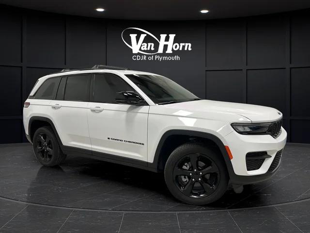 2025 Jeep Grand Cherokee Altitude 4x4 for sale in Plymouth, WI