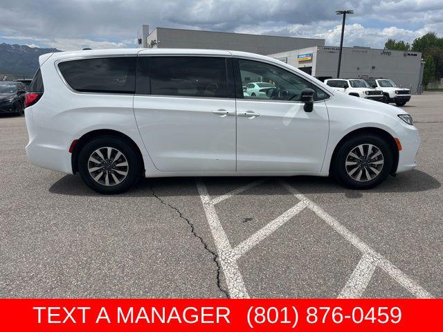 2024 Chrysler Pacifica Hybrid Select