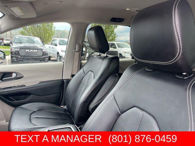 2024 Chrysler Pacifica Hybrid Select