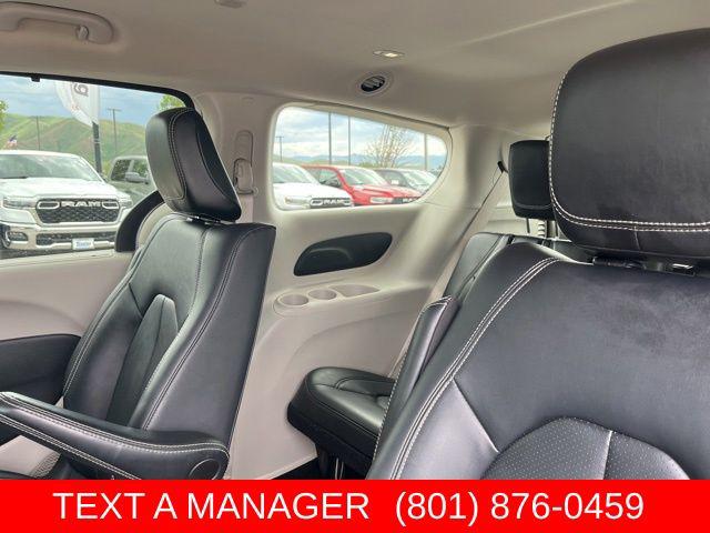 2024 Chrysler Pacifica Hybrid Select
