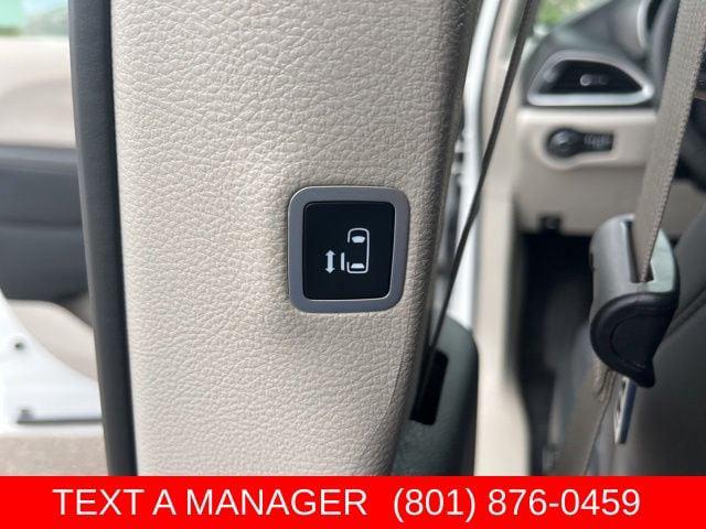 2024 Chrysler Pacifica Hybrid Select