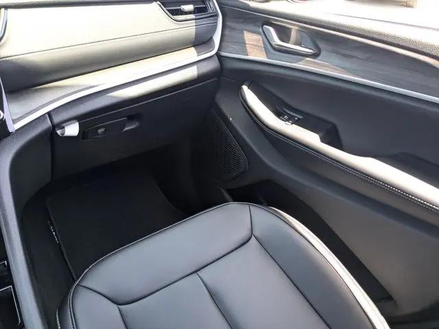 2026 Jeep Grand Cherokee Limited 4x2