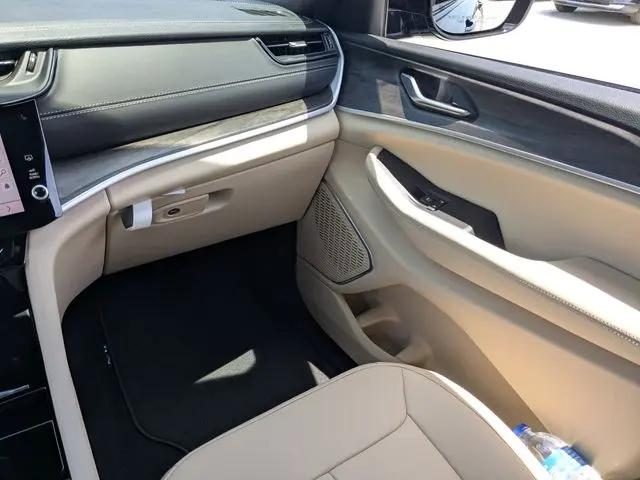 2026 Jeep Grand Cherokee Limited 4x2