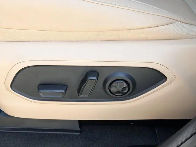 2026 Jeep Grand Cherokee Limited 4x2