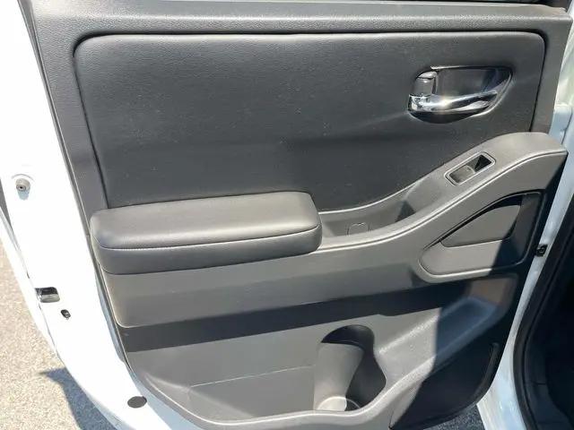 2025 Nissan Frontier Crew Cab SV 4x4