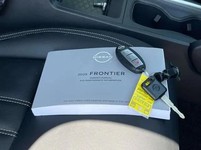 2025 Nissan Frontier Crew Cab SV 4x4