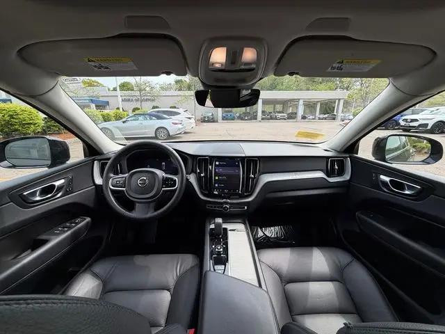 2025 Volvo XC60 B5 Plus