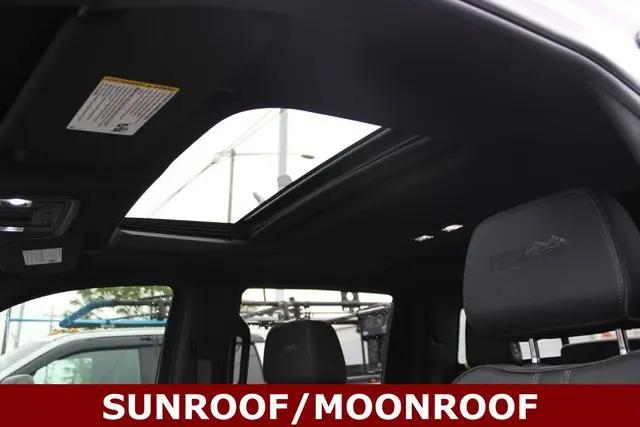 2022 Chevrolet Silverado 1500 4WD Crew Cab Short Bed High Country