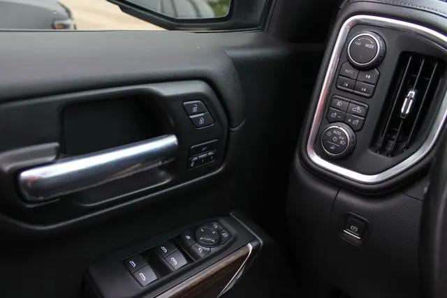 2022 Chevrolet Silverado 1500 4WD Crew Cab Short Bed High Country