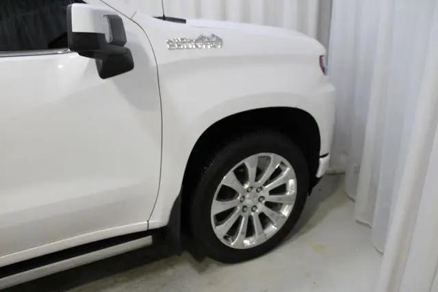 2022 Chevrolet Silverado 1500 4WD Crew Cab Short Bed High Country