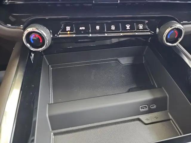 2026 Chevrolet Suburban LS, 4WD