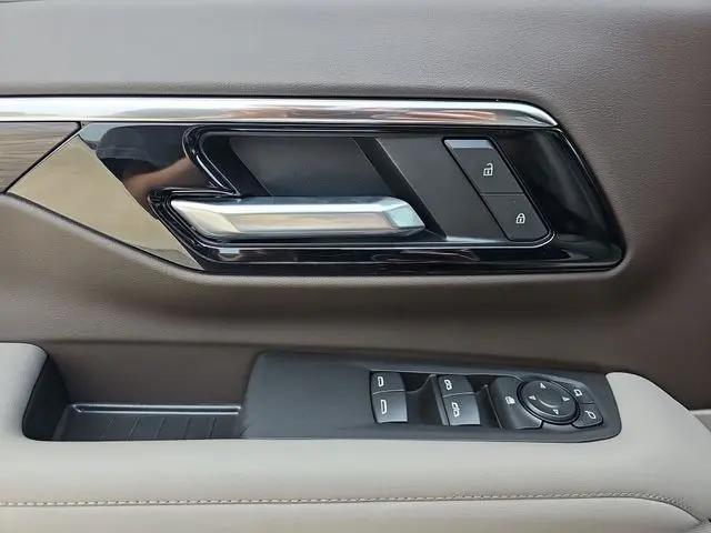 2026 Chevrolet Suburban LS, 4WD