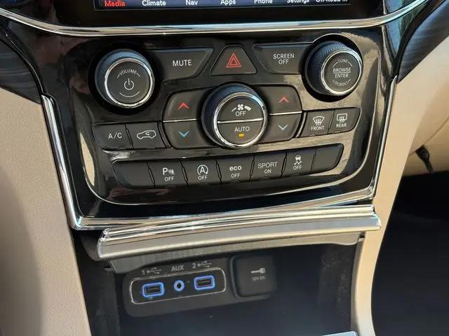 2022 Jeep Grand Cherokee Laredo E 4x4